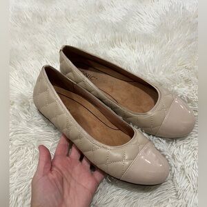 Vionic Desiree  Quilted Flats - size 9